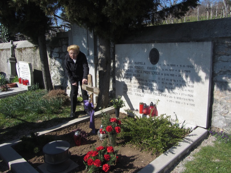 IMG_9376_Tomaj-Kosovelov grob.jpg