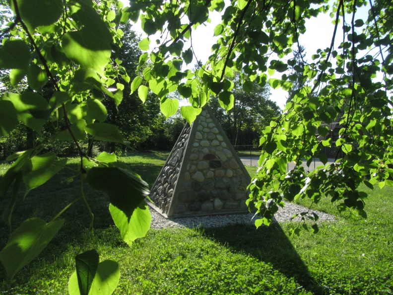 IMG_8220_Visoko-Rapa-piramida ob učni poti Reka Kokra se predstavi.JPG
