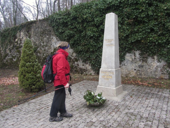 IMG 5520 Grad Turn-kopija nagrobnega spomenika Josipine Turnograjske