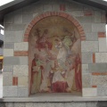 IMG 5584 Kapelica s fresko Marijinega kronanja Leopolda Layerja pred cerkvijo sv. Petra