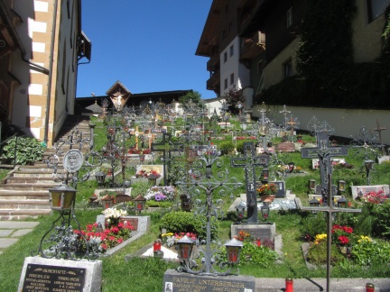IMG 8838 Heiligenblut (Sveta Kri)-železni križi na pokopališču