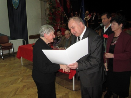 IMG 1034 Francka Peternel-priznanje za dolgoletno članstvo v DU Šenčur