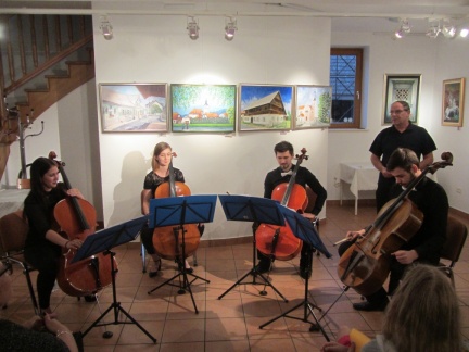 IMG 4827 Ansambel Cellostrike in moderator Miro Erzin