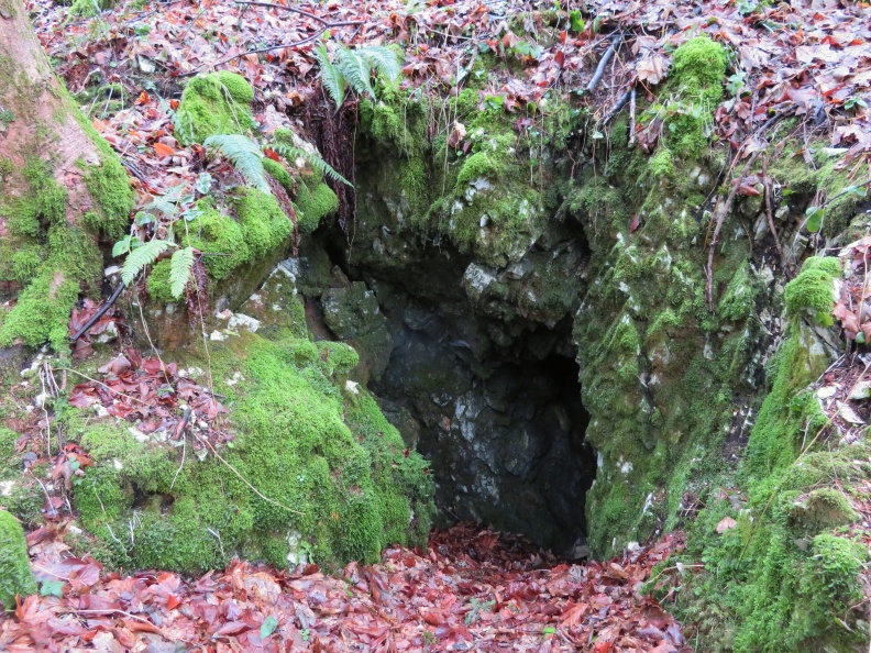 IMG_0779_Kraška jama ob potoku Ragušnica.JPG