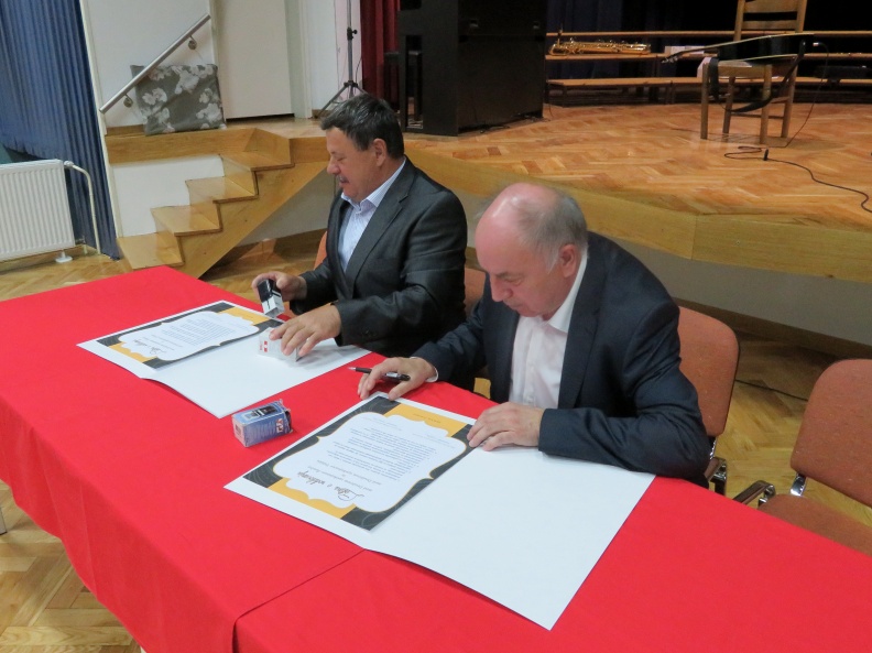 IMG_2930_Podpis listine o sodelovanju med DU Šenčur in DU Tržišče.JPG