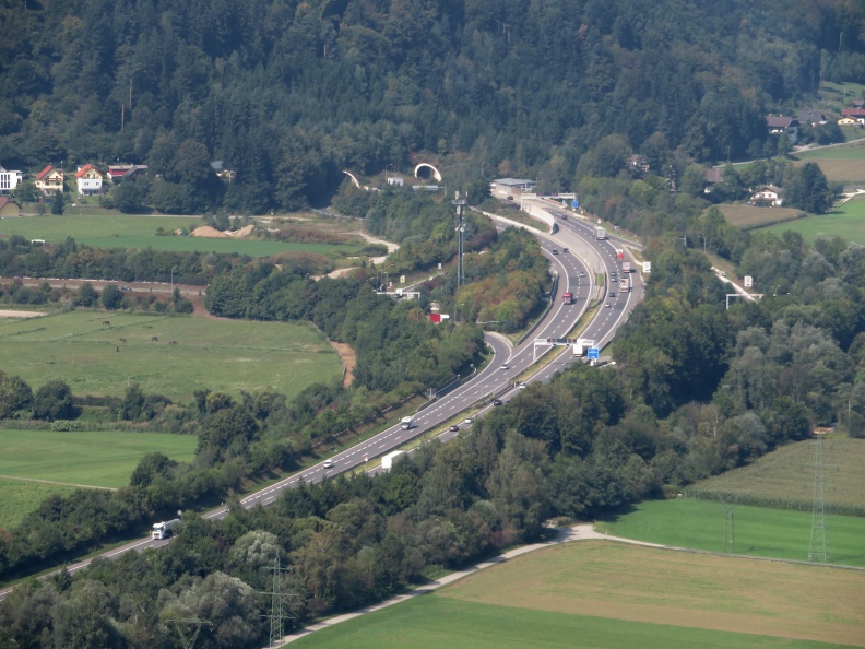 IMG_4999_Pogled na salzburško avtocesto z gradu Landskron (Vajškra).JPG