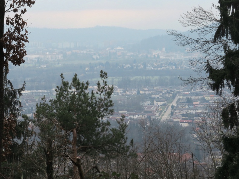 IMG_7155_Pogled s poti s pobočja Šmarne gore proti Ljubljani (Brod, Vižmarje; Šentvid).jpg