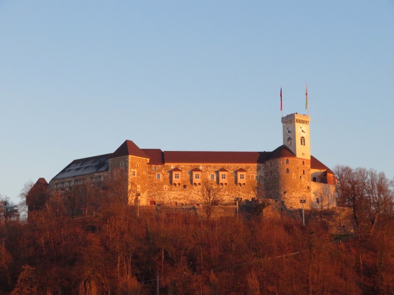 IMG_7624_Ljubljanski grad v soju sončnega zatona.JPG