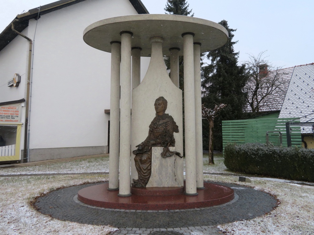 IMG 7943 Šenčur-spomenik krompirju in Mariji Tereziji