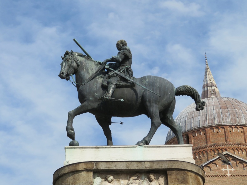 IMG 9257 Padova-konjeniški spomenik na Piazzi del Santo (ustvaril Donatello)