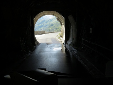 IMG 2005 Skozi tunele proti Kaprunskim jezerom
