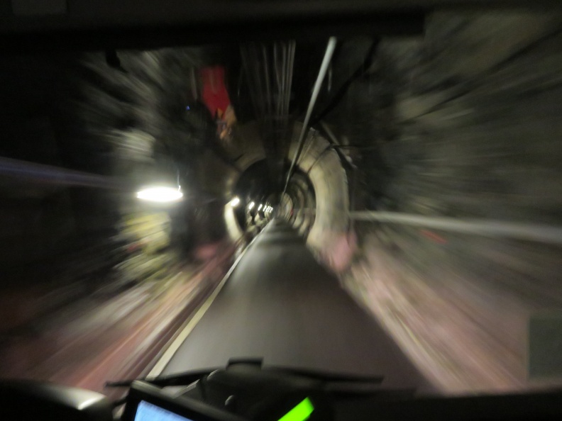 IMG 2007 Skozi tunele proti Kaprunskim jezerom