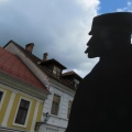 IMG 6323 Lik Rudolfa Maistra pred rojstno hišo v Kamniku