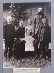 IMG 5972 Vinica-Župančičeva hiša-slika Župančičeve družine