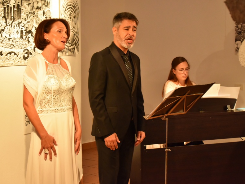 DSC_3021_Mojca Bedeniik, Dejan Heraković in  na klavirju Mojca Lavrenčič.JPG