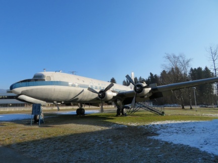 IMG 2102 Letalo DC-6B na brniškem letališču