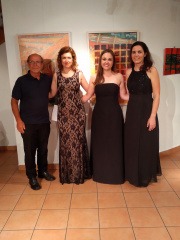IMG 6842 Tina Debevec-sopran, Anja Šinigoj-mezzosopran in Katarina Tominec-klavir z Mirom Erzinom (2. koncert Bela jadra so razpeta)
