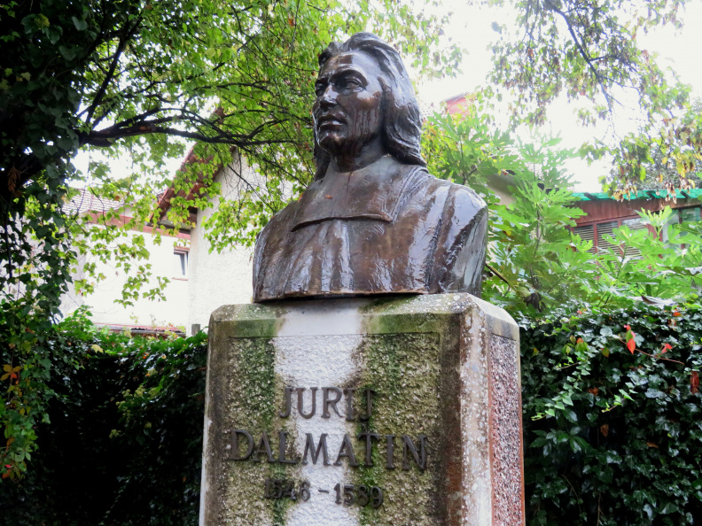 IMG_8391_Krško-kip Jurija Dalmatina v Mestnem parku.JPG