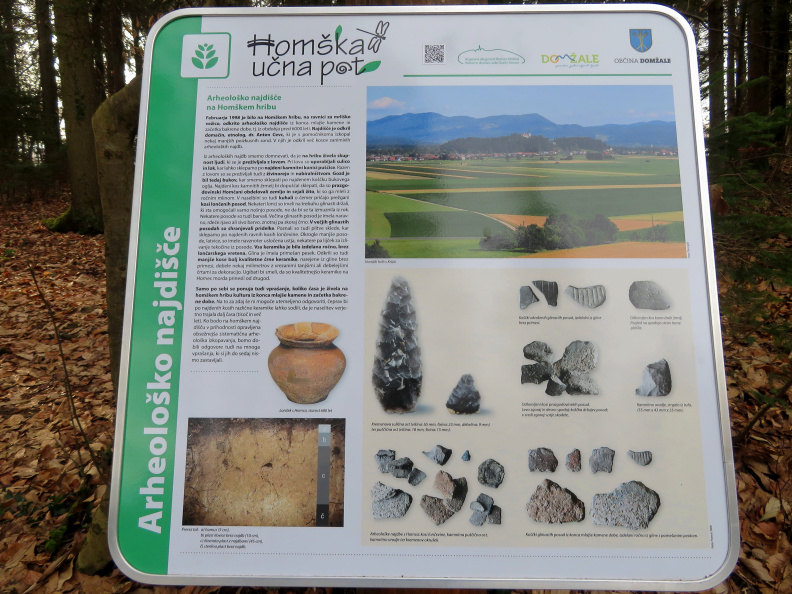 IMG_0139_Info tabla o arheološkem najdišču na Homškem hribu.JPG