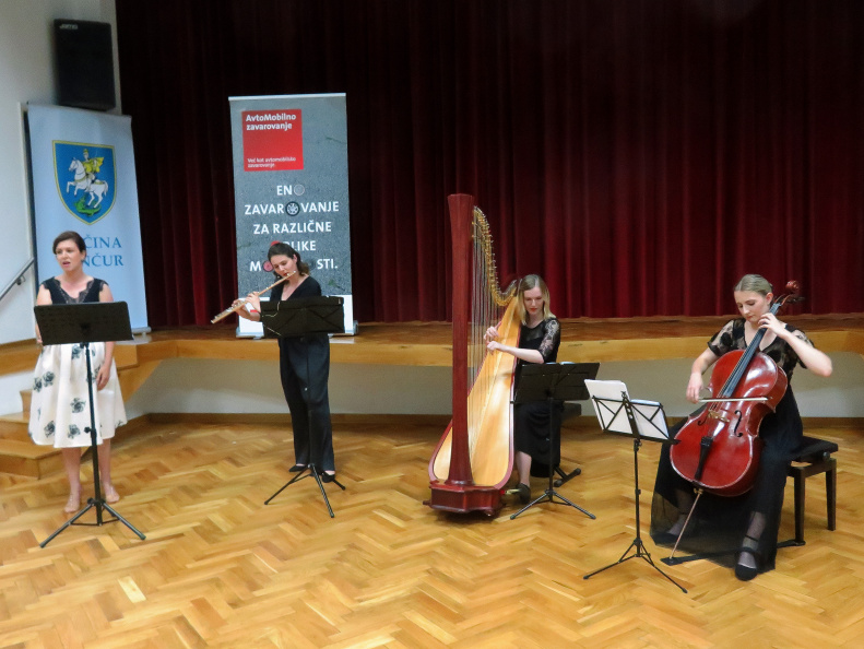 IMG_1567_3. koncert Impresije (sopran Tina Debevec Dragoš, flavta Barbara Spital, harfa Naja Mohorič, violončelo Neža Verstovšek).JPG